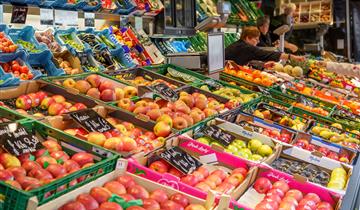 Zottegem zet marktbezoekers in de bloemetjes tijdens De Maand van de Markt 
